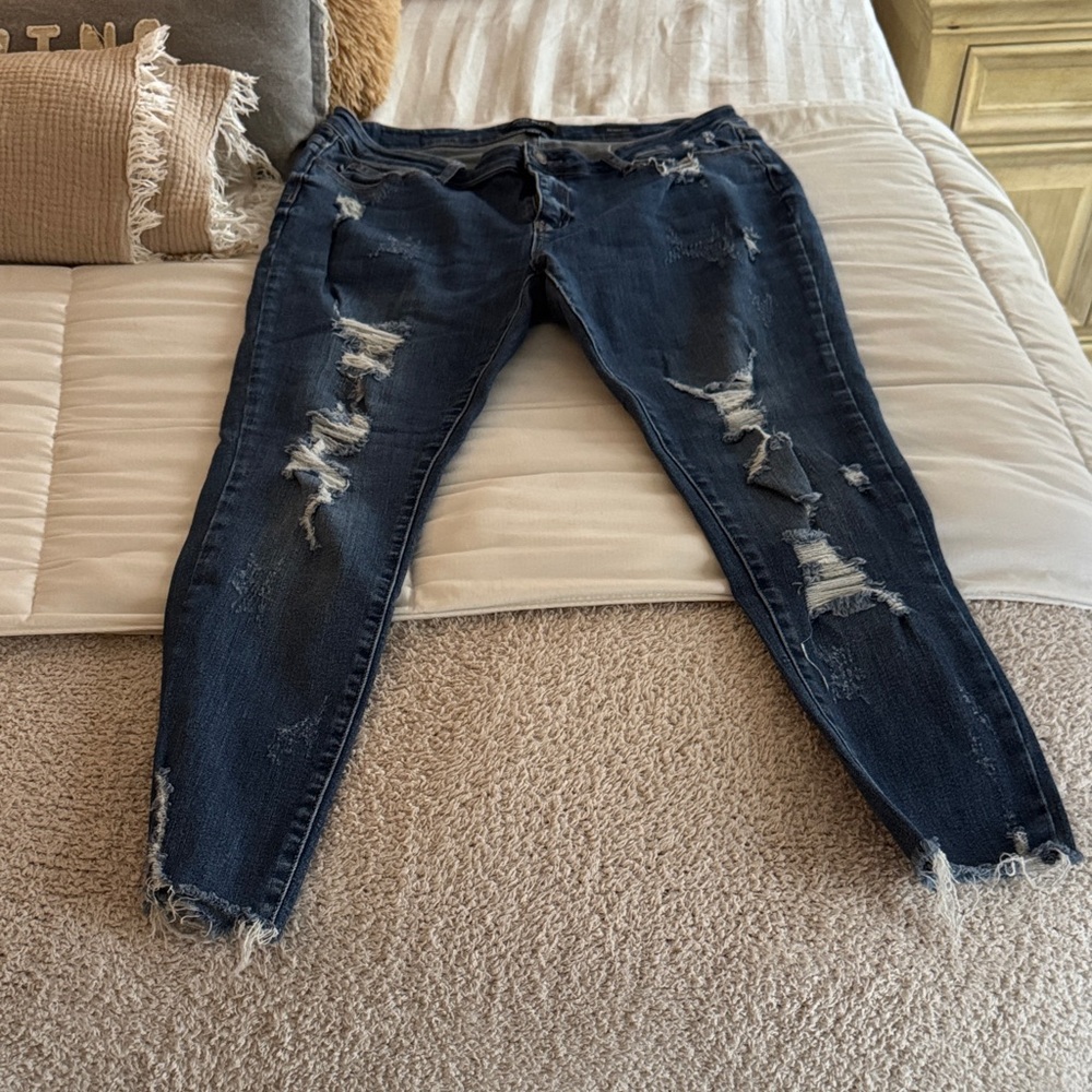 Judy Blue Distressed Skinny Jeans